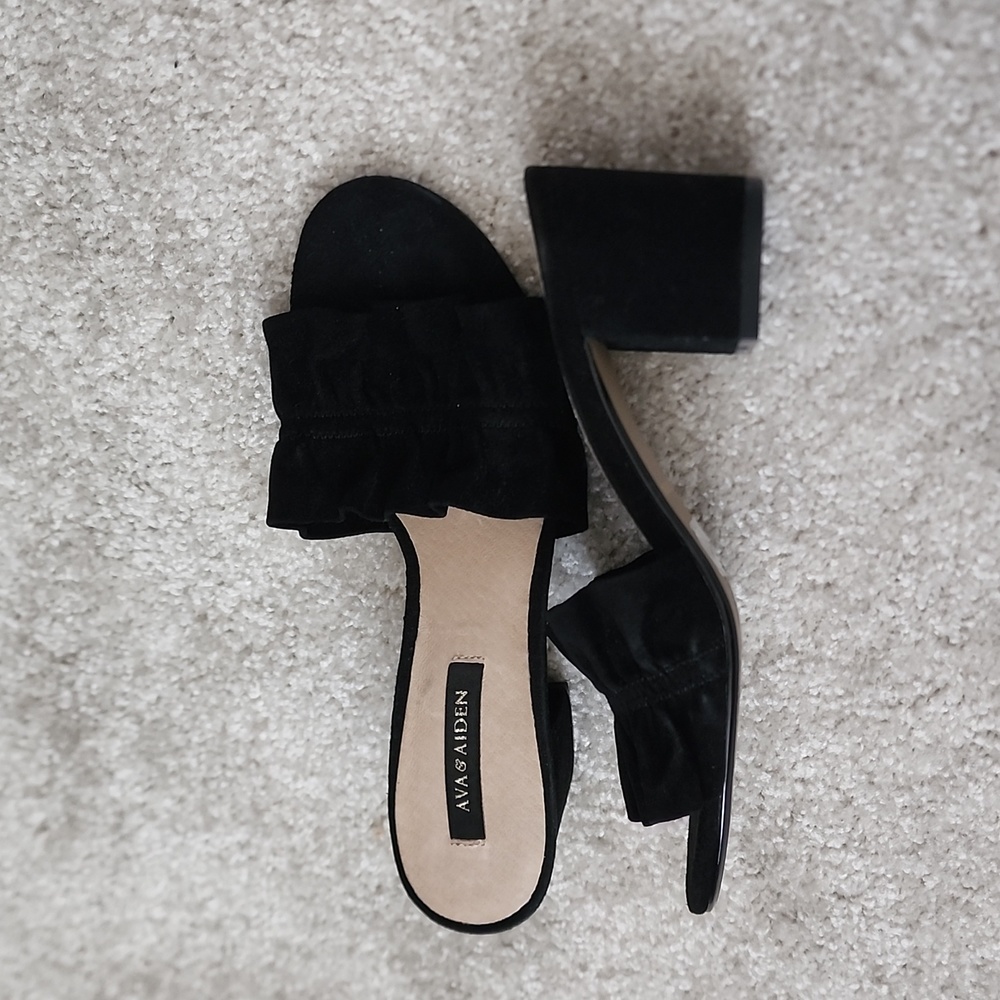 Black leather Ava Aiden sandals size 5.5